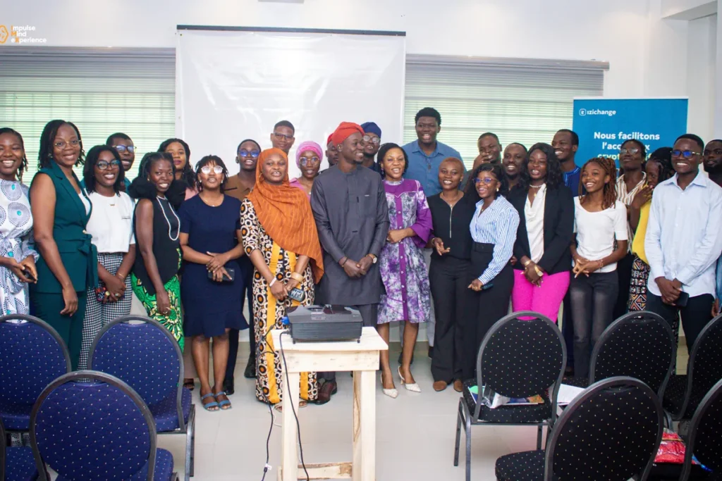 La salle réunie à la fin d'une journée de conférences, lors de l'édition 2025 d'IMX à Cotonou